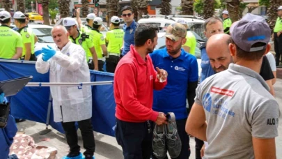 Otomobilin çarptığı genç metrelerce havaya uçtu