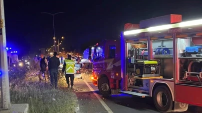 Refüje aşan tırın çaptığı otomobildeki 10 yaşındaki çocuk yaşamını yitirdi