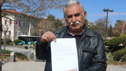 Resmiyette, tanımadığı 6 kişi ile aynı evde yaşıyor
