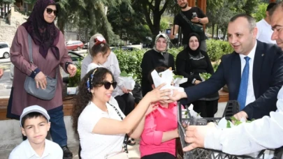 Sevindi, Çelenk Sunma Törenine Katıldı