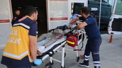 Sokak ortasında birbirini bıçaklayan kişilerden 1'i öldü