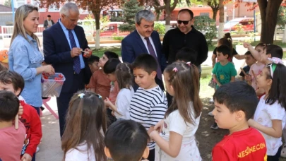 Türkmen, Merzifon'da Minik Öğrencilerle Bir Araya Geldi