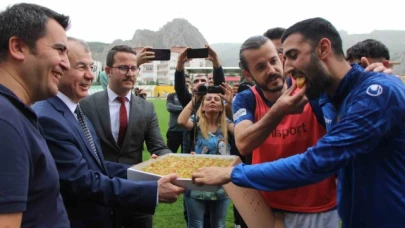 Vali Doruk'tan Amasyasporlu futbolculara moral desteği
