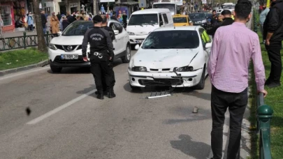 Yaya geçidinde feci kaza: Anne hayatını kaybetti, çocukları yaralandı