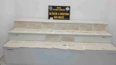 Yolcunun çantasından milyonlarca liralık uyuşturucu çıktı