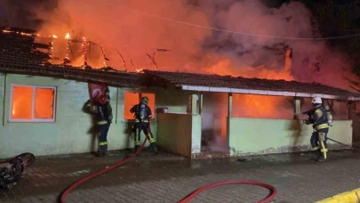 Alkollü şahıs, annesiyle içinde bulunduğu evi yaktı
