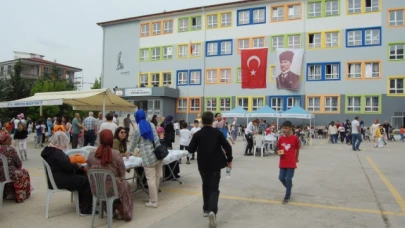Atatürk İlkokulu Kermes Düzenledi