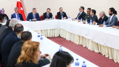 Bakan Fidan, Gambiya Cumhurbaşkanı Barrow tarafından kabul edildi