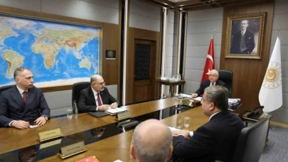 Bakan Güler, kuvvet ve birlik komutanlarıyla toplantı yaptı