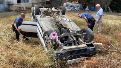 Boş araziye devrilip ters dönen otomobilde yaralı aradılar