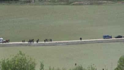 Çakıl ocağında baraja devrilen kamyonun sürücüsü hayatını kaybetti