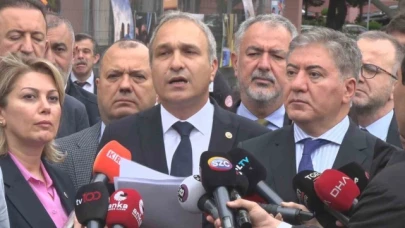 CHP'li milletvekilleri TBMM'den Milli Eğitim Bakanlığına yürüdü