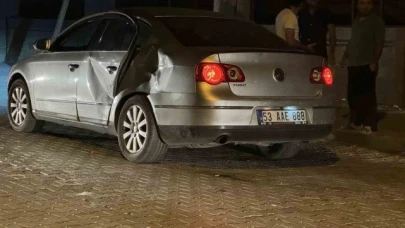 Çöp atmak için araçtan inen kadına otomobil çarpıp kaçtı