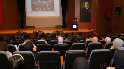 "Cumhuriyet İlkeleri ve Türk Gençliğinin Siyasal İnşası" Konulu Konferans Düzenlendi