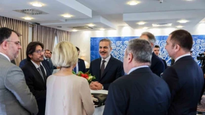 Dışişleri Bakanı Fidan, Pakistan'da Türk iş insanları ve kurum temsilcileri ile bir araya geldi