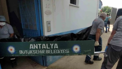 Ev sahibinin fark ettiği koku, kiracının ölümünü ortaya çıkardı