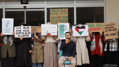 “Filistin’e Destek Öğrencilere Özgürlük” Temalı Gösteri Düzenlendi