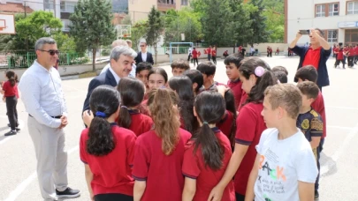 Geleneksel Çocuk Oyunları Okul Bahçelerinde Yaşıyor