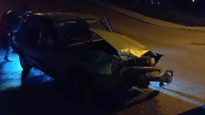 İki otomobilin çarpıştığı kazada 3 kişi yaralandı