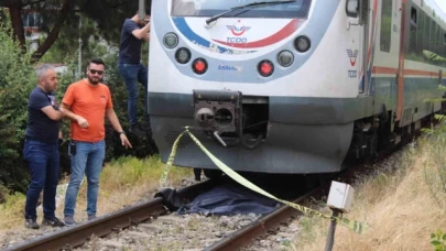 Karşıya geçmek isteyen yaşlı kadın trenin altında kaldı