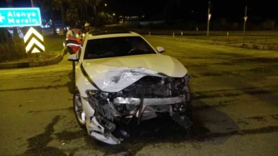 Kazada araçlar hurdaya döndü, alkollü çıkan sürücünün ehliyetine el konuldu