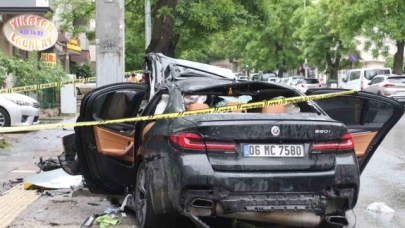 Kontrolden çıkan araç direğe çarptı: 1 ölü, 4 yaralı