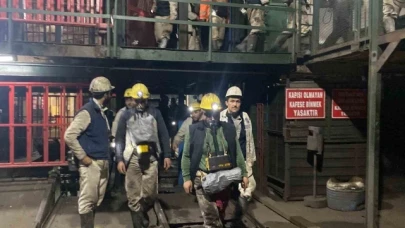 Maden işçileri siren sesleriyle yangın tatbikatı yaptı