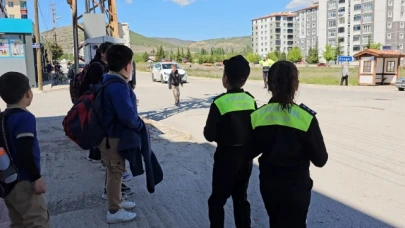 Minik Polislerden Trafik Uygulaması