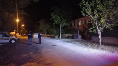 Polis memuru tartıştığı komşusunu öldürdü