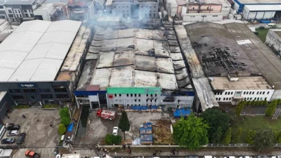 Fabrika yangını 9 saatte söndürüldü