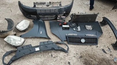 Sanayiye bırakılan aracın parçalarını çaldılar