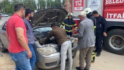 Seyir halindeki otomobil alev aldı