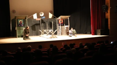 “Sınır” İsimli Tiyatro Gösterisi Gerçekleşti
