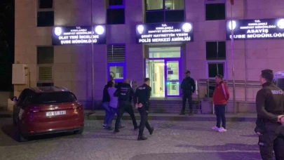 Tartıştığı eşini bıçakladı