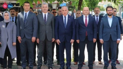 Taşova’da 19 Mayıs çelengi sunuldu