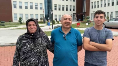 Anne oğul aynı okulda sınava girdi