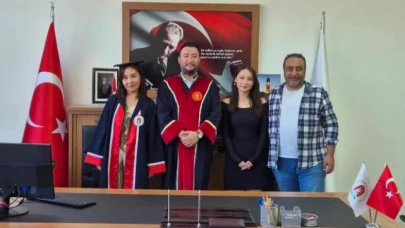 Annesi Okul, Kızı Bölüm Birincisi