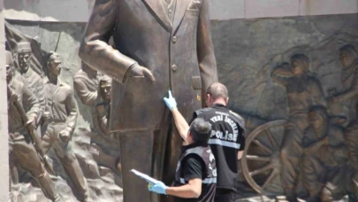 Atatürk heykeline saldıran 2 kişi tutuklandı