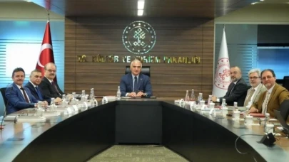 Bakan Ersoy, Yunus Emre Enstitüsü mütevelli heyeti ile bir araya geldi