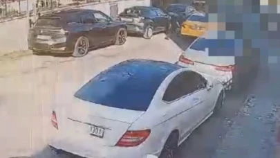 Cinayet anı kameraya yansıdı: Husumetlisine pusu kurup öldürdü