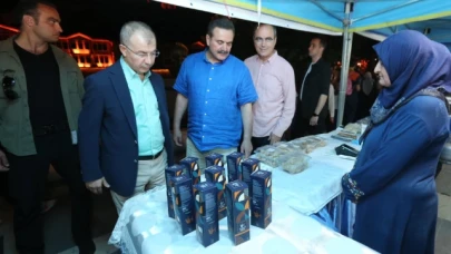 Doruk ve İpek El Sanatları ve Yöresel Ürünler Stantlarını Ziyaret Etti