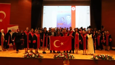 Ebe ve Hemşireler Törenle Yemin Etti