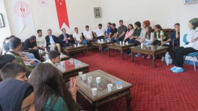 Güldoğan, Öğrencilerle Bir Araya Geldi