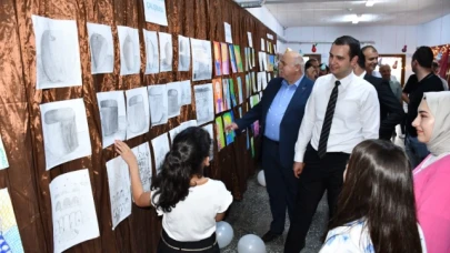 Gümüşhacıköy’de Resim Sergisi ve Futbol Turnuvası Ödül Töreni Düzenlendi