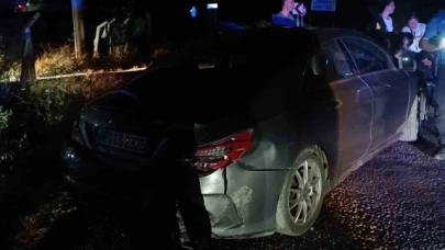 İki otomobil çarpıştı: 1'i çocuk 4 yaralı