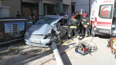 İşçi servisi ile otomobil çarpıştı: 5 yaralı