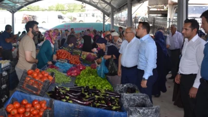 Kartal, Halk Pazarı’nda vatandaşlarla bir araya geldi
