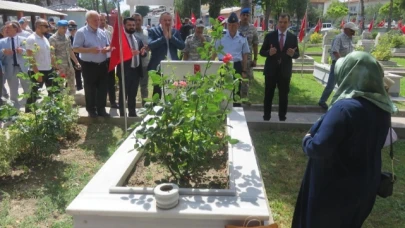 Merzifon'da Protokol Şehitliği Ziyaret Etti