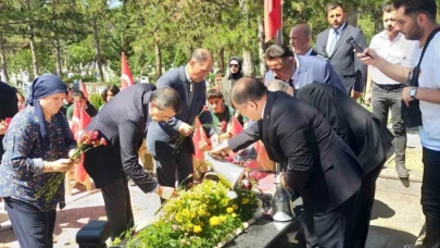 Milli Eğitim Bakanı Tekin: "Birincil görevimiz bu ülkeye sahip çıkacak, millet olarak devamını sağlayacak ve ihtiyaç duyulduğunda gözünü kırpmadan şehadete yürüyecek bir kuşak yetiştirmek"