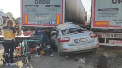 Otomobil tırın dorsesine çarptı: Polis memuru hayatını kaybetti, eşi ve çocuğu yaralandı